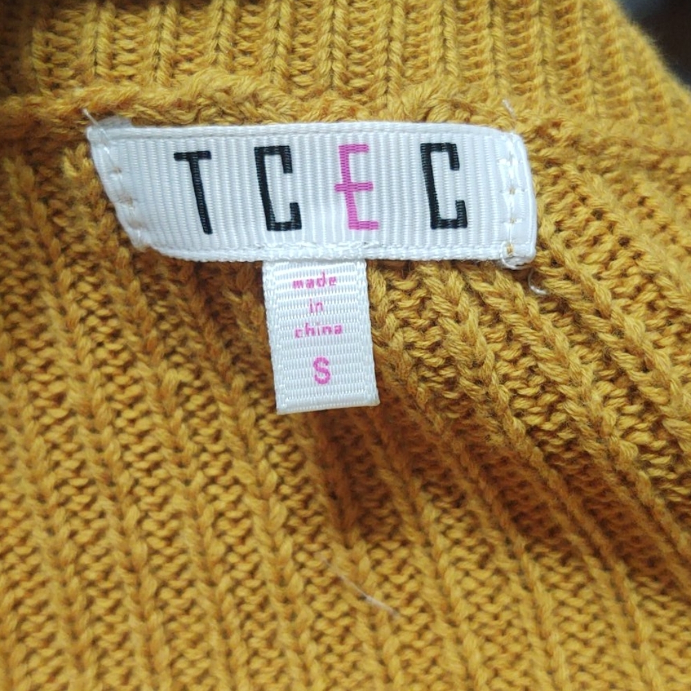TCEC Off Shoulder Slouchy Turtle Neck - Picture 6 of 7